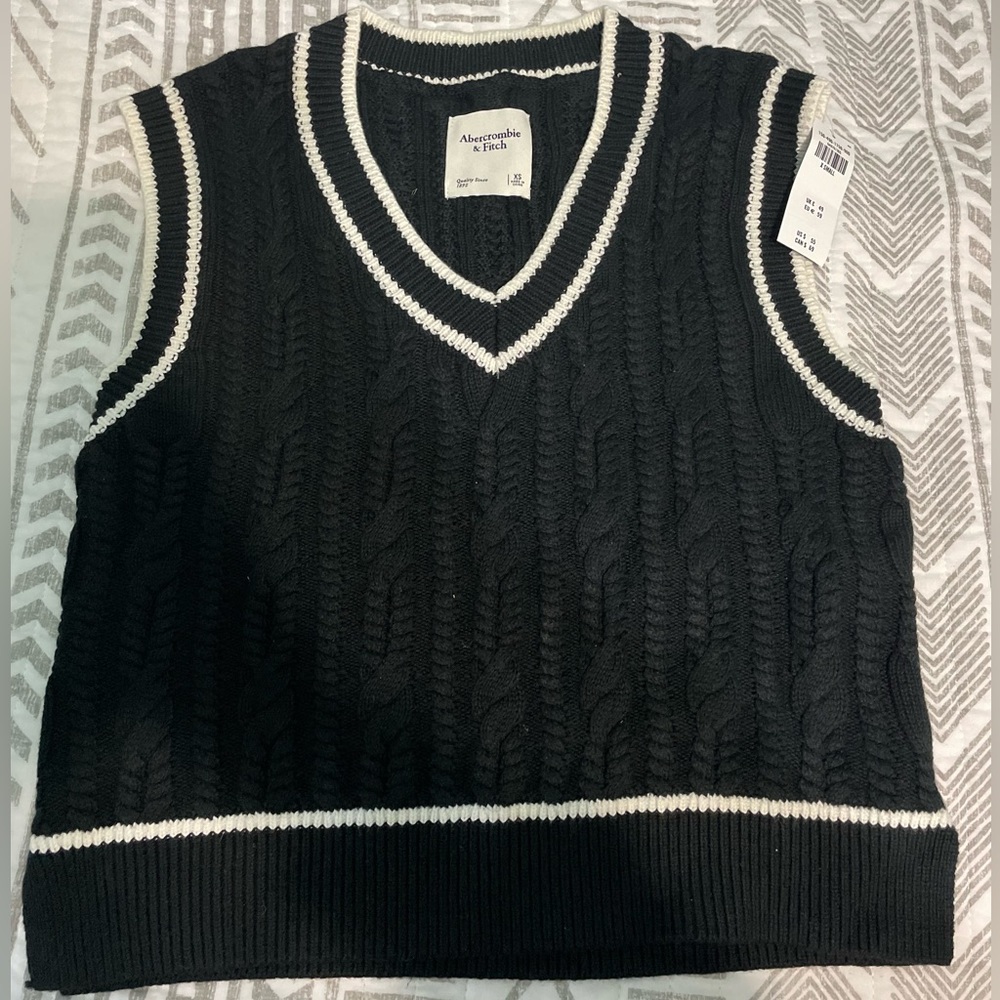 Abercrombie sweater vest xs